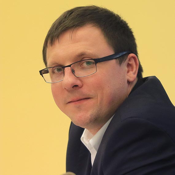 Prezydent przypomniał państwu radnym z czym wiążą się ich decyzje. Na sali obrad zrobiło się cicho