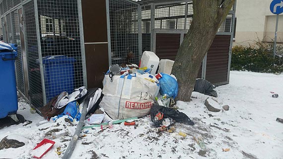 mieci, szczury, odpady zwierzce z restauracji. To wszystko w centrum miasta