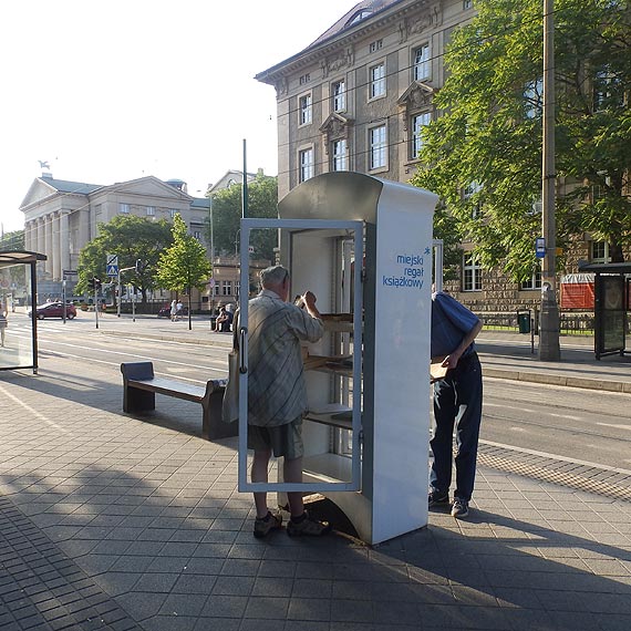 „Przeczytaj i podaj dalej” - czy u nas sprawdziyby si regay na uywane ksiki?