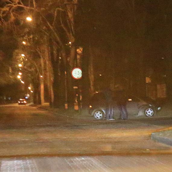 Pijany kierowca bez uprawnień i bez dokumentów w pożyczonym samochodzie sprawcą kolizji