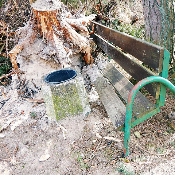 Czytelnik pyta o zasadno budowy cieki rowerowej przy Uzdrowiskowej: Po co j zrobili, jak cigle ley na niej nieg albo piach!