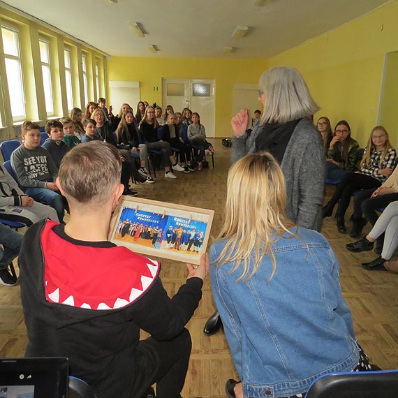 „Marzenie mam, wyśpiewam je..”, czyli jak spełniać swoje marzenia i realizować życiowe pasje, czyli spotkanie aktorów Teatru Roma z „małymi i młodymi artystami” XI Koncertu Noworocznego w Logosie