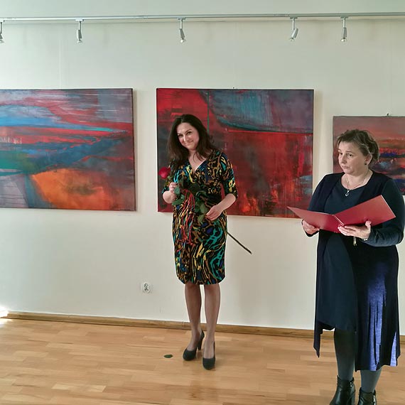 Malarstwo Anny Nesteruk - urzekajca wystawa malarstwa otwarta w bibliotecznej galerii
