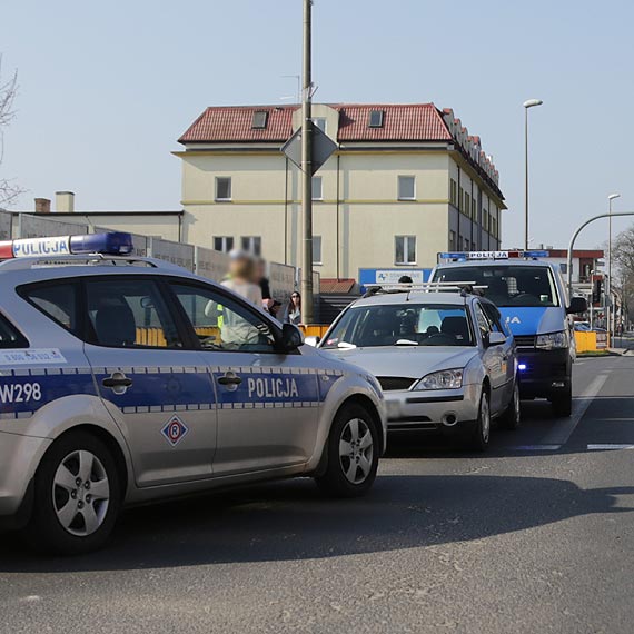 Radiowz zderzy si z osobwk. Winny by policjant