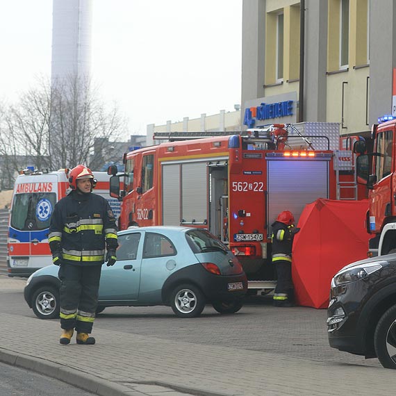 Do przyjazdu karetki poszkodowanym  mczyzn zajli si straacy