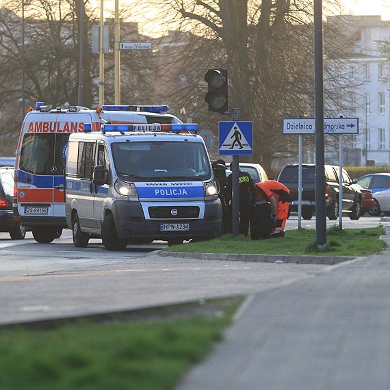 Policjanci wraz z ratownikami medycznymi ratowali mczyzn!
