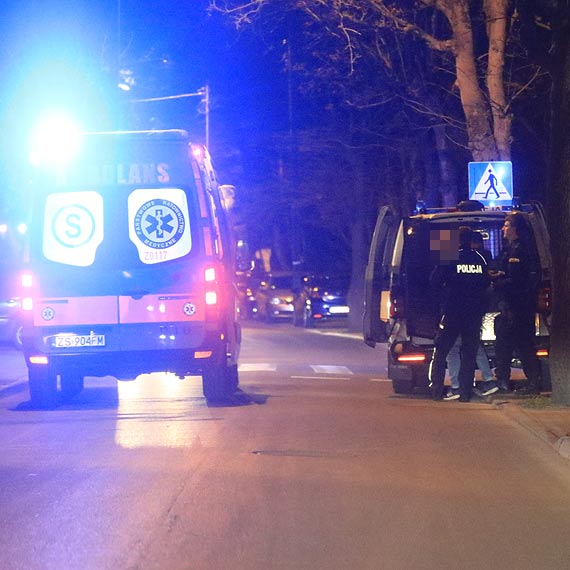 Mężczyzna próbował wyskoczyć z okna - wspólna akcja policji, strażaków i ratowników zapobiegła tragedii