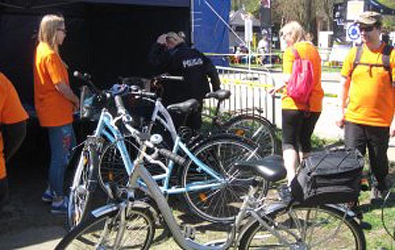 Na rowerowej „Masie krytycznej” policjanci promowali ideę akcji „Jednośladem bezpiecznie do celu”