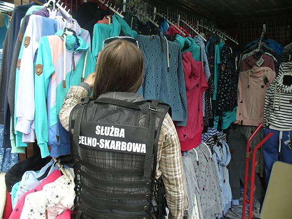 Podrabiana odzie na targowisku w winoujciu