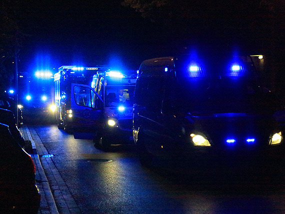 Groźny wypadek przy ulicy Marynarzy - mężczyzna wypadł z trzeciego piętra