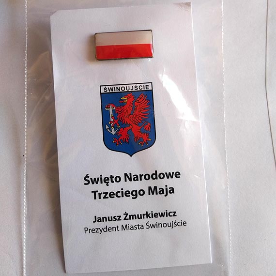 Miasto zapacio 4 tysice zotych za przypinki
