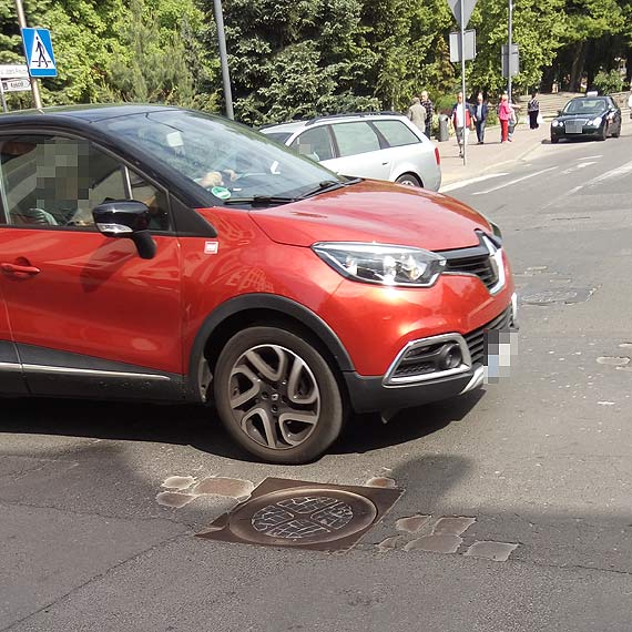 Kierowcy: „poprawcie tą studzienkę strach tamtędy przejeżdżać!”