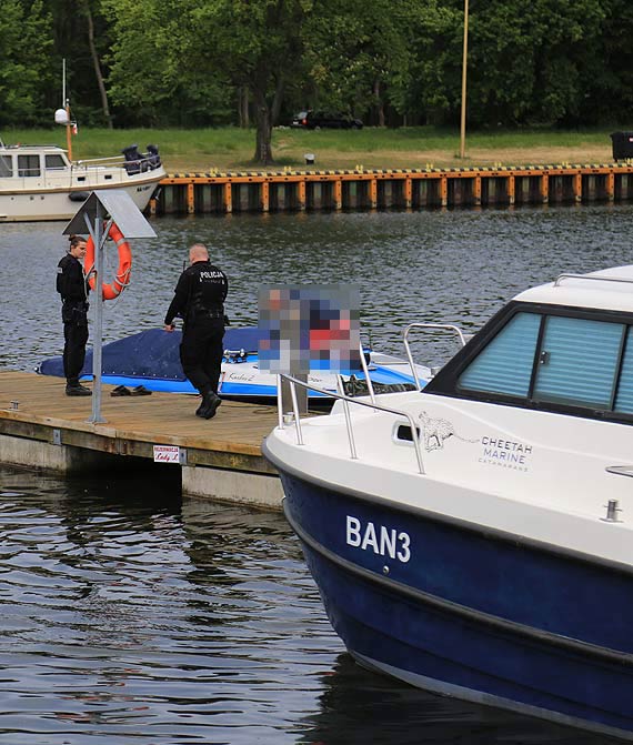 Zodziej, ktry wama si do dek cumujcych na marinie, wpad z upem w rce policji