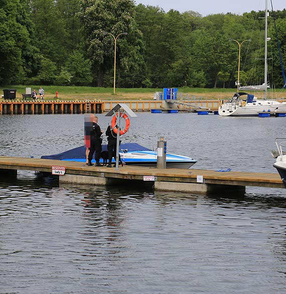Złodziej, który włamał się do łódek cumujących na marinie, wpadł z łupem w ręce policji