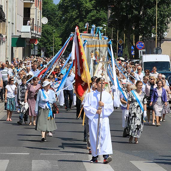 Trzy winoujskie parafie zorganizoway procesje Boego Ciaa. Najliczniejsza, z wojskow orkiestr wyruszya z kocioa Chrystusa Krla. Zobacz film!