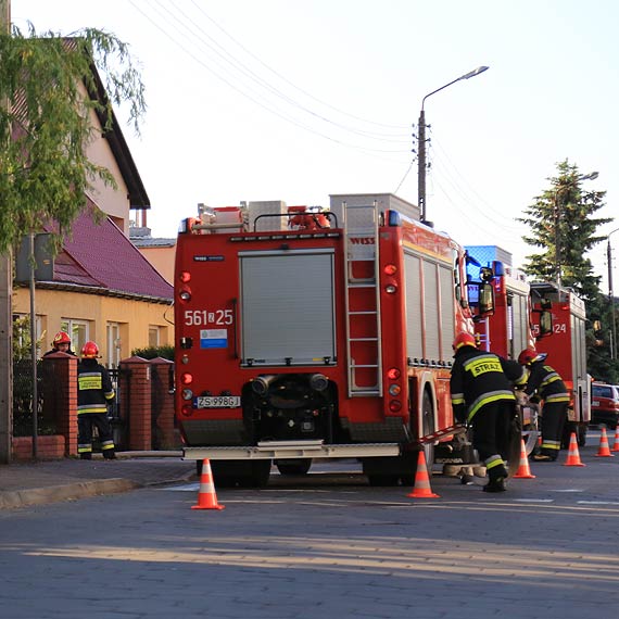 Interwencja przy ulicy Wielkopolskiej. Z piwnicy wydobywa si dym