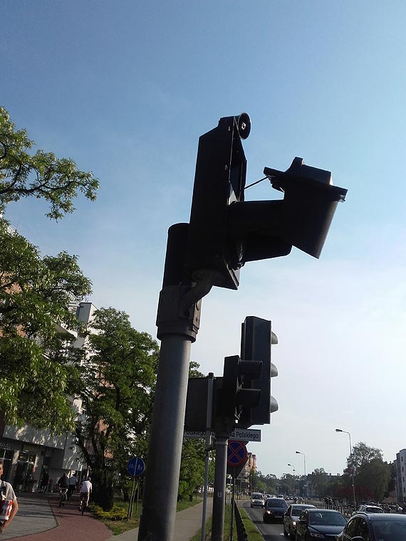 Pod okiem kamer popsuli sygnalizator