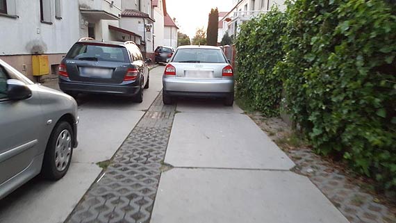 Osiedlowe uliczki coraz czciej bywaj nieprzejezdne