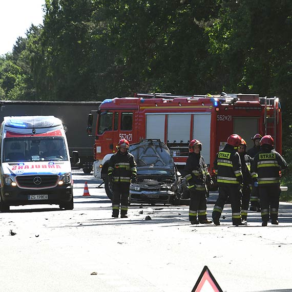 Samochd osobowy zderzy si z autokarem