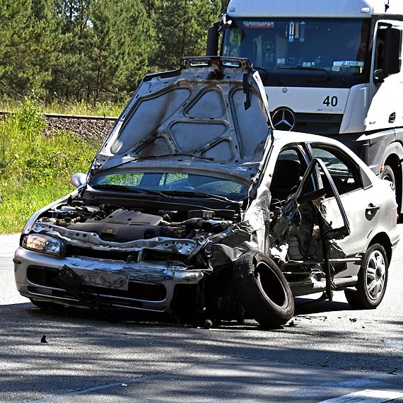 Samochd osobowy zderzy si z autokarem