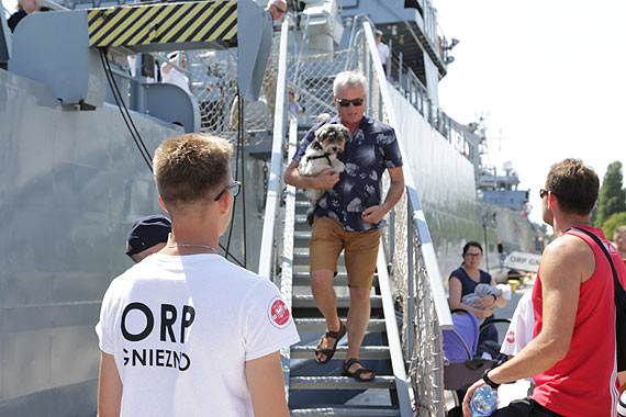 Z okazji 100-lecia Marynarki Wojennej w sobotę Port Wojenny w Świnoujściu zaprosił wszystkich chętnych