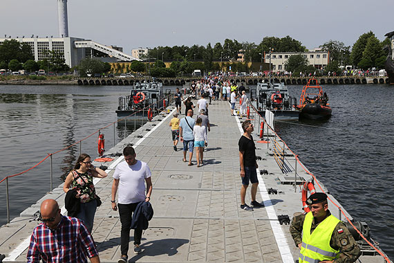 Z okazji 100-lecia Marynarki Wojennej w sobotę Port Wojenny w Świnoujściu zaprosił wszystkich chętnych