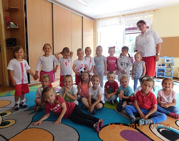 Przedszkolaki z "Bajki" maj swoj stref kibica