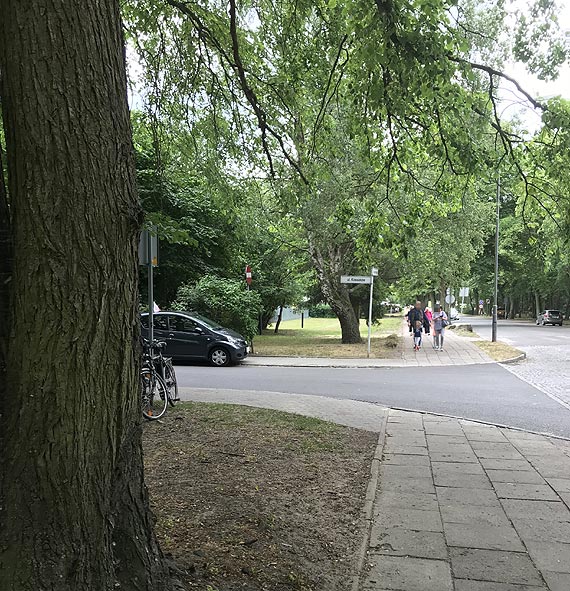 Idc ulic Kossakw patrzmy pod nogi - czyha otcha studzienki!