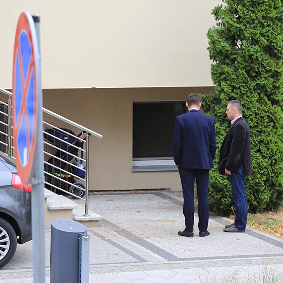 Szef oddziału antyterrorystycznego wypadł z okna. Przed śmiercią miał pić w Świnoujściu z kolegami z policji