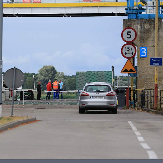 Prom Karsibór II zerwał się z lin cumujących i ruszył z otwartymi klapami!