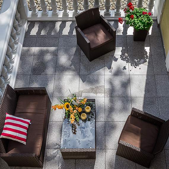 Jakie płytki wybrać na balkon?