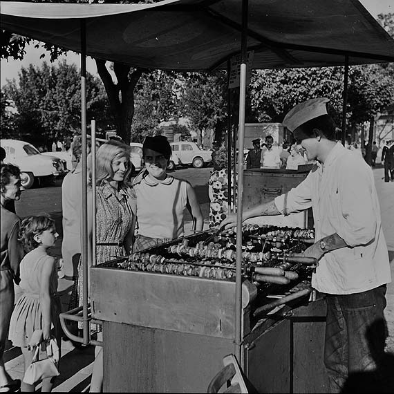 Zaczęło się od wody sodowej... Dzieje małej gastronomii na ulicach Świnoujścia