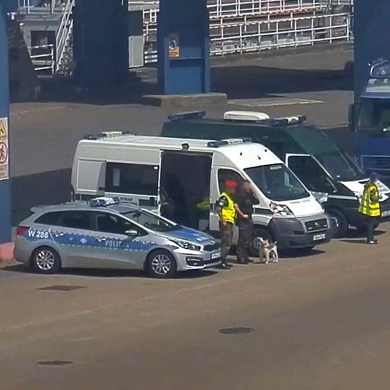 Nielegalne odpady w samochodzie  w winoujciu – europejska akcja IMPEL  w Zachodniopomorskiem