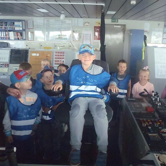 Rybki i Soneczka z Przedszkola nr 9 zwiedzay prom Polonia