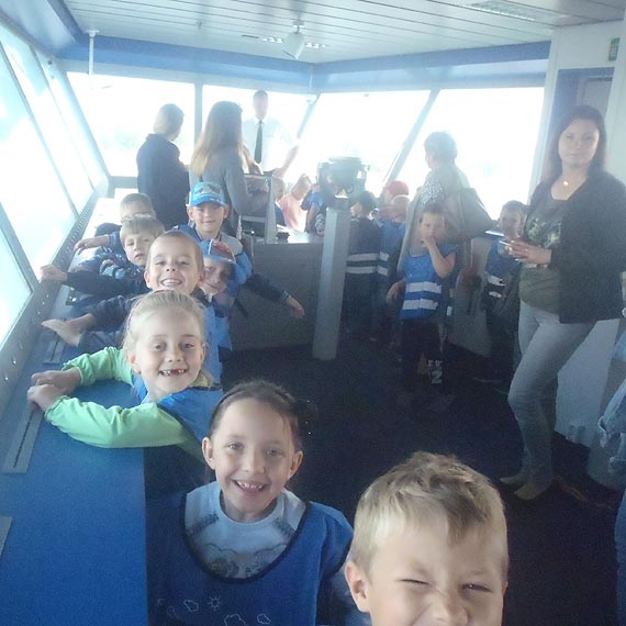 Rybki i Soneczka z Przedszkola nr 9 zwiedzay prom Polonia