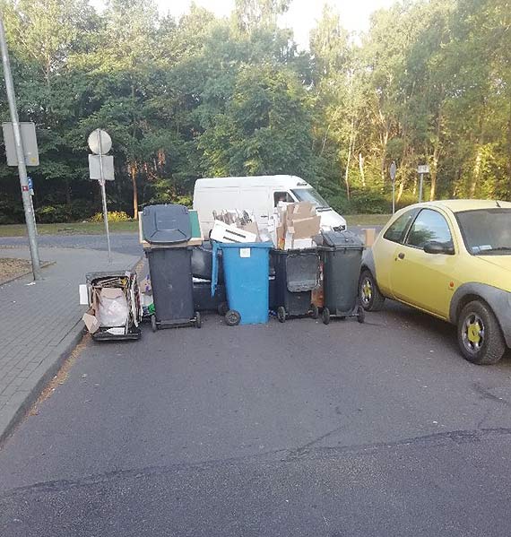 Wandale zrobili barykad, ktra zablokowaa ulic Kochanowskiego