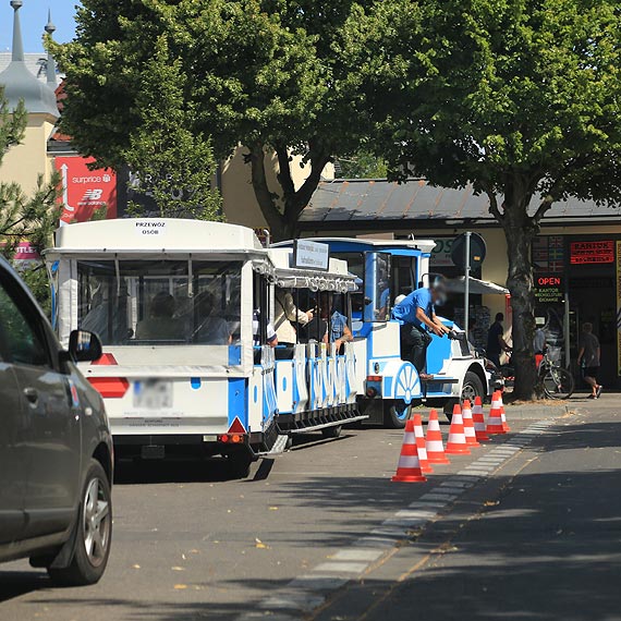 Kolorowe pachoki, bajkowe ciuchcie...Niektre ulice zaczynaj przypomina cyrk