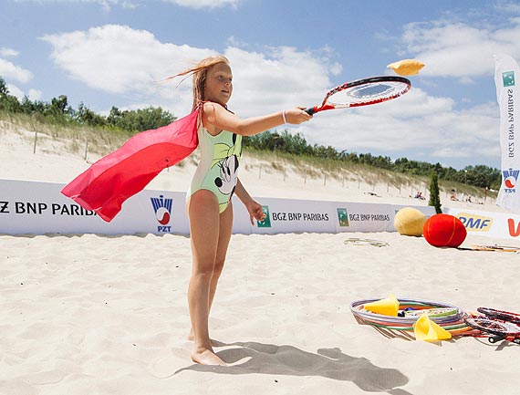 Tenis króluje na Pomorzu Zachodnim. Akcja Dzieciaki do Rakiet odwiedziła Świnoujście, a w kolejną sobotę zawita do Międzyzdrojów