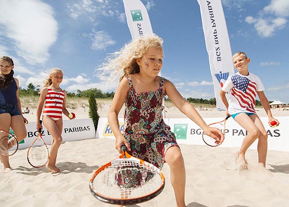 Tenis króluje na Pomorzu Zachodnim. Akcja Dzieciaki do Rakiet odwiedziła Świnoujście, a w kolejną sobotę zawita do Międzyzdrojów