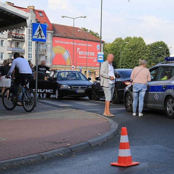 Jadca „pod prd” Niemka spowodowaa wypadek. Poszkodowany mczyzna zosta zabrany do szpitala