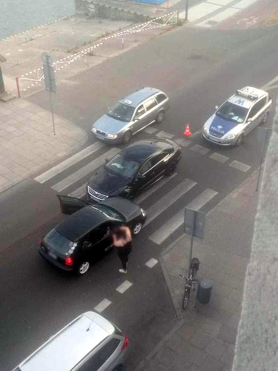 Jadca „pod prd” Niemka spowodowaa wypadek. Poszkodowany mczyzna zosta zabrany do szpitala