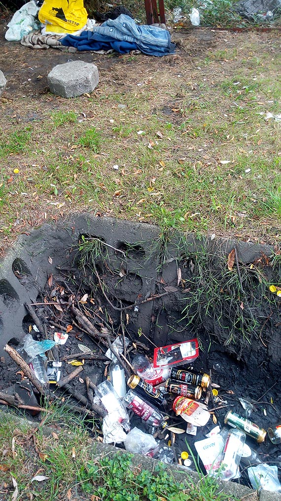 Naprawdę tani nocleg - bezdomni koczują wprost pod chmurką