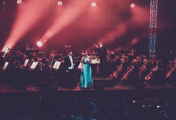 Opera w amfiteatrze. Przyszły tłumy