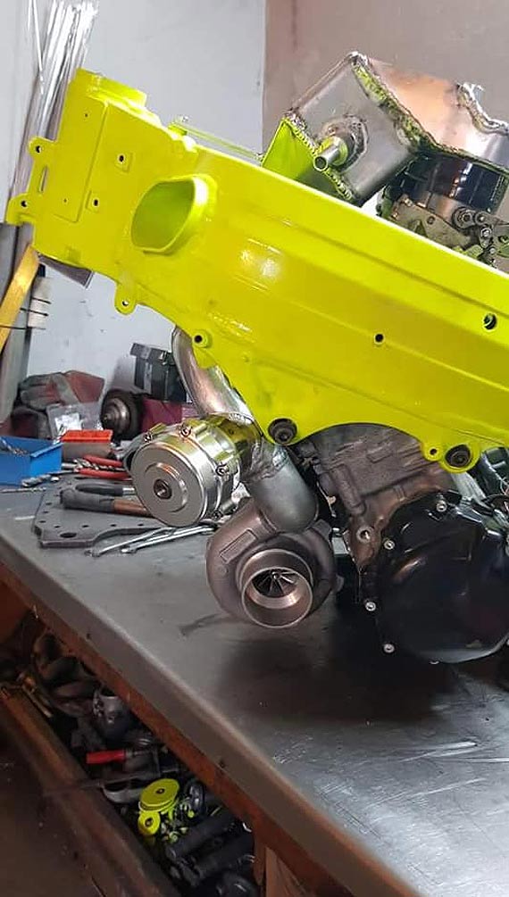 Zobacz jak buduje się specjalny wyczynowy motocykl dla Adama Gutkowskiego!