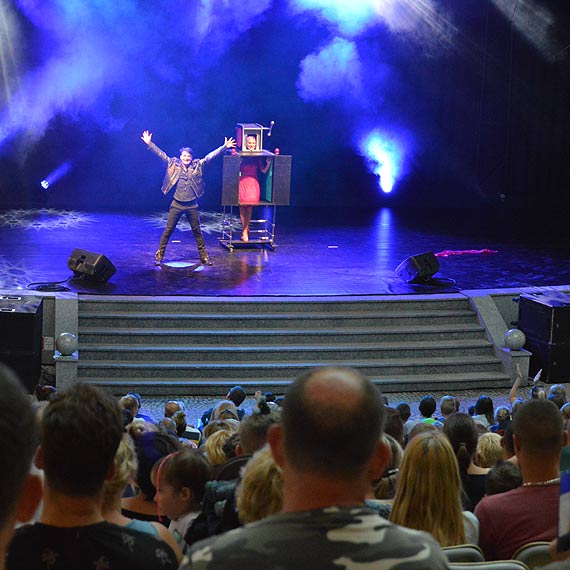 Magia zawadna amfiteatrem w winoujciu! Wszystko za spraw Teatru Magii Macieja Pola!