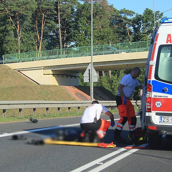 Motocyklista zosta przejechany przez TIR-a - bardzo grony wypadek pod Midzyzdrojami
