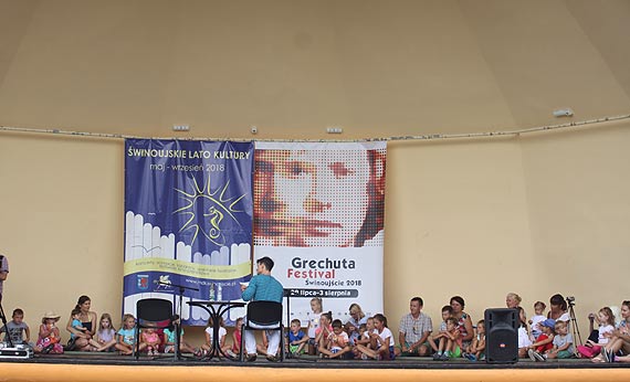 Mateusz Damięcki bawił się z dziećmi