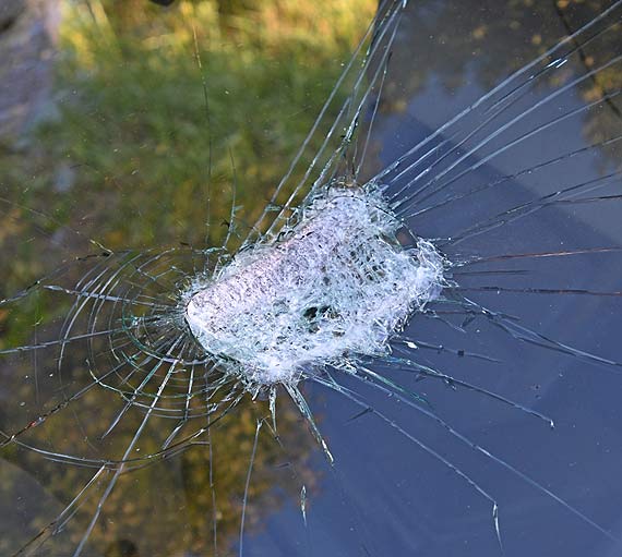 Brawura przyczyną skasowania trzech samochodów