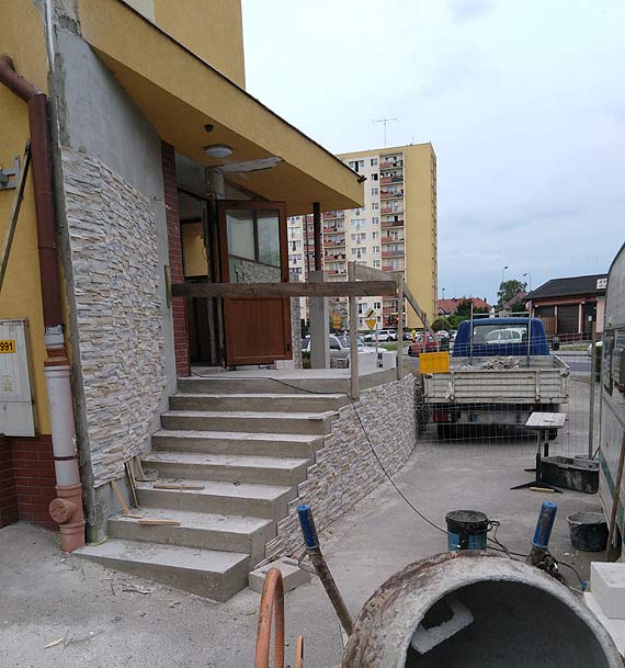 Podjazd dla niepełnosprawnych czy zdobywców gór?