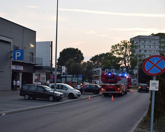 Straacy walczyli z automatem do kawy, doszo do ewakuacji klientw!